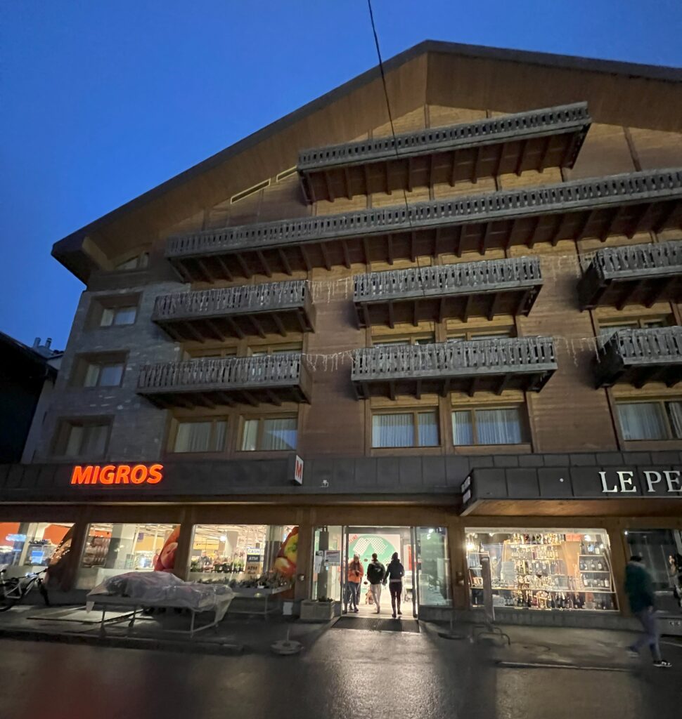 23スイス旅行記③】マッターホルンは想像以上に尖ったCoolなやつだった～行き方・服装・費用～ - IrohaQuest 〜世界絶景巡り